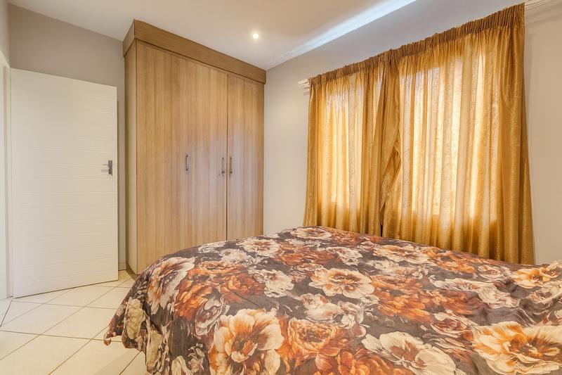 2 Bedroom Property for Sale in Monavoni Gauteng