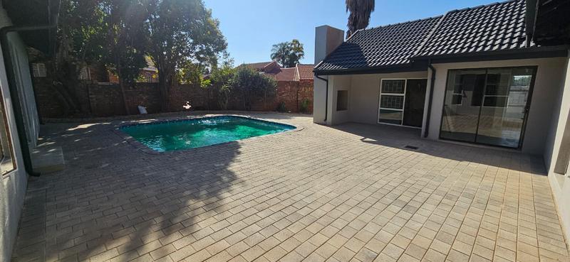 To Let 4 Bedroom Property for Rent in Florauna Gauteng