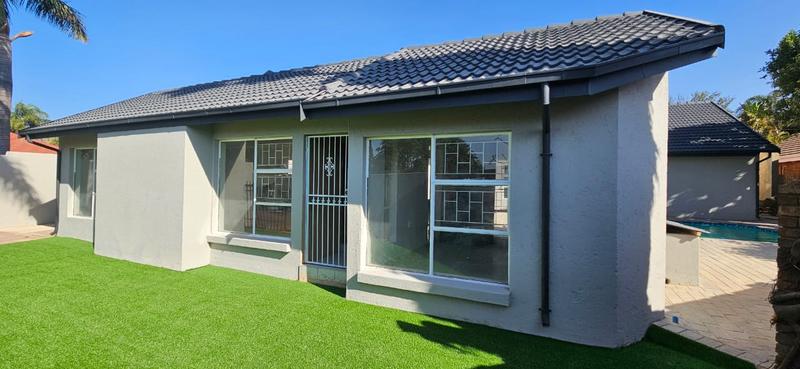 To Let 4 Bedroom Property for Rent in Florauna Gauteng