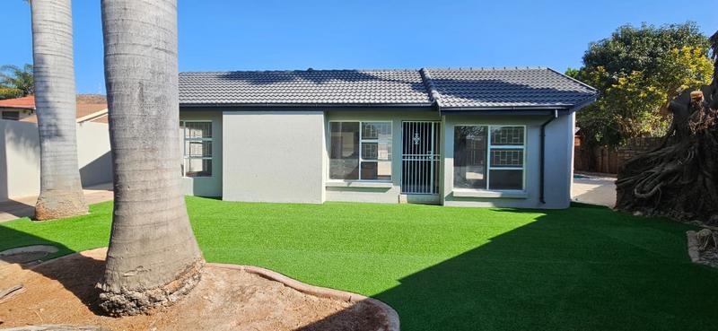 To Let 4 Bedroom Property for Rent in Florauna Gauteng