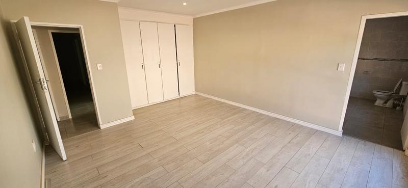 To Let 4 Bedroom Property for Rent in Florauna Gauteng