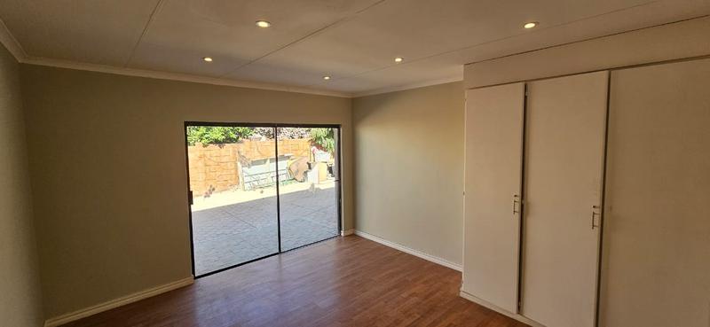 To Let 4 Bedroom Property for Rent in Florauna Gauteng