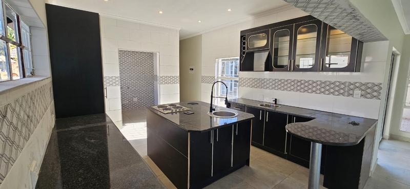 To Let 4 Bedroom Property for Rent in Florauna Gauteng