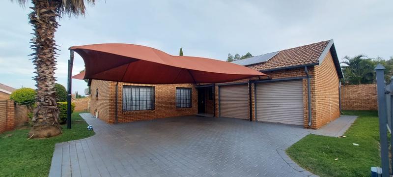 3 Bedroom Property for Sale in Theresa Park Gauteng