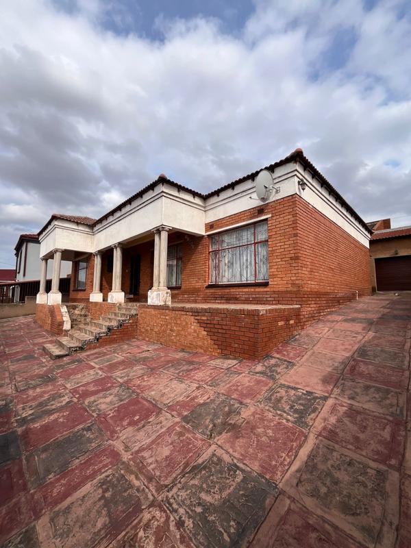 5 Bedroom Property for Sale in Soshanguve Gauteng