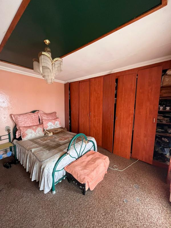 5 Bedroom Property for Sale in Soshanguve Gauteng