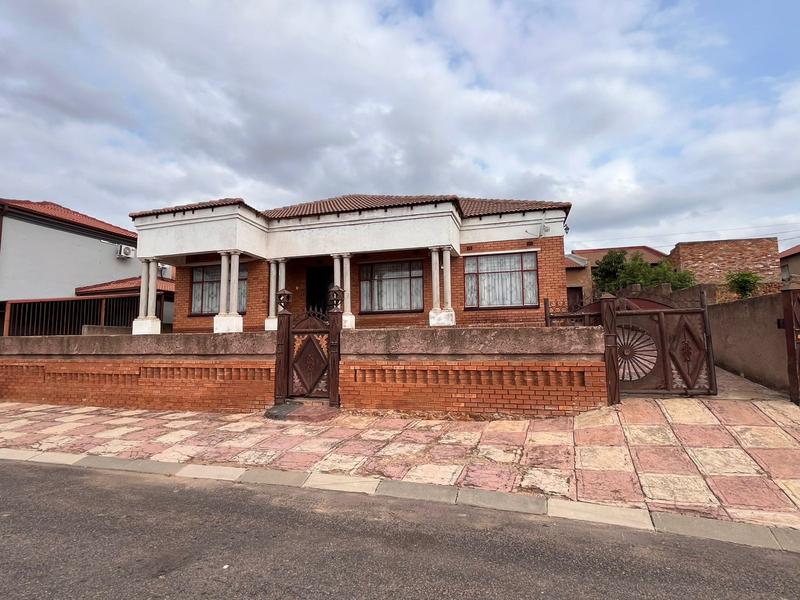 5 Bedroom Property for Sale in Soshanguve Gauteng