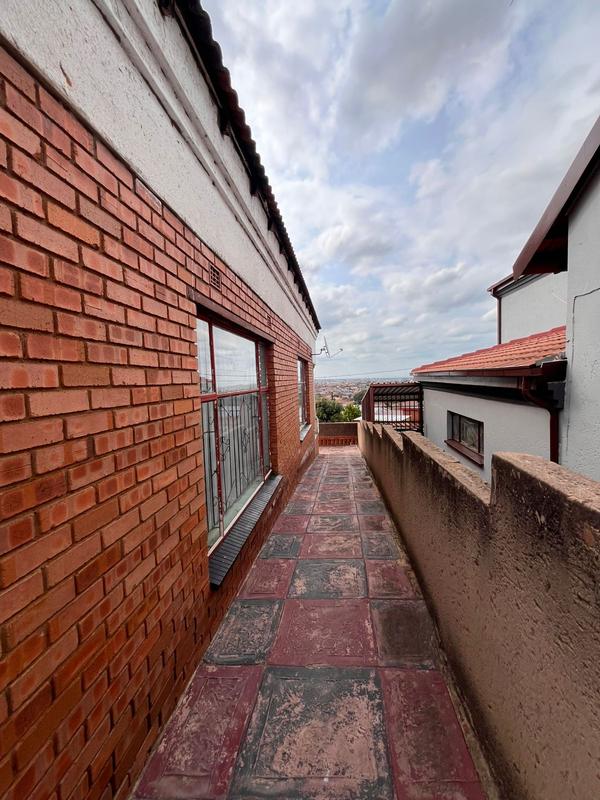 5 Bedroom Property for Sale in Soshanguve Gauteng