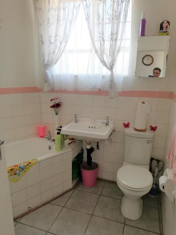 To Let 1 Bedroom Property for Rent in Sunnyridge Gauteng