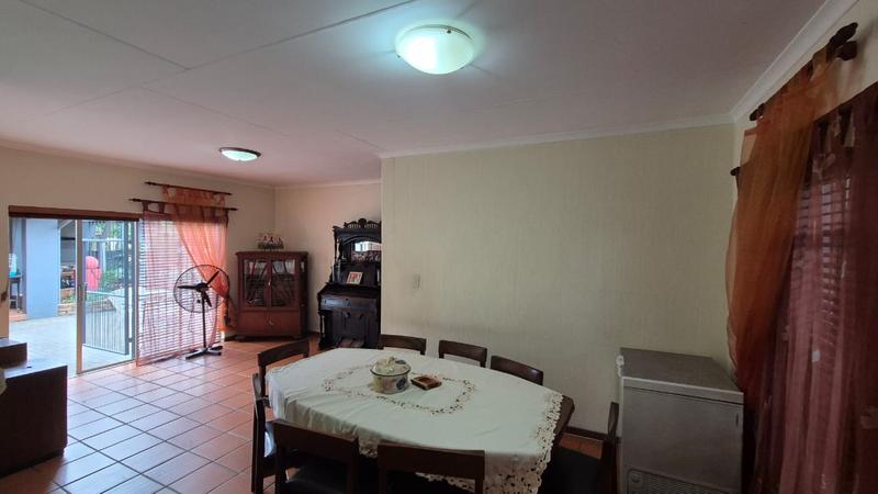 5 Bedroom Property for Sale in Karenpark Gauteng