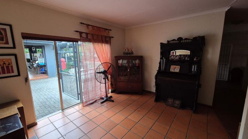5 Bedroom Property for Sale in Karenpark Gauteng
