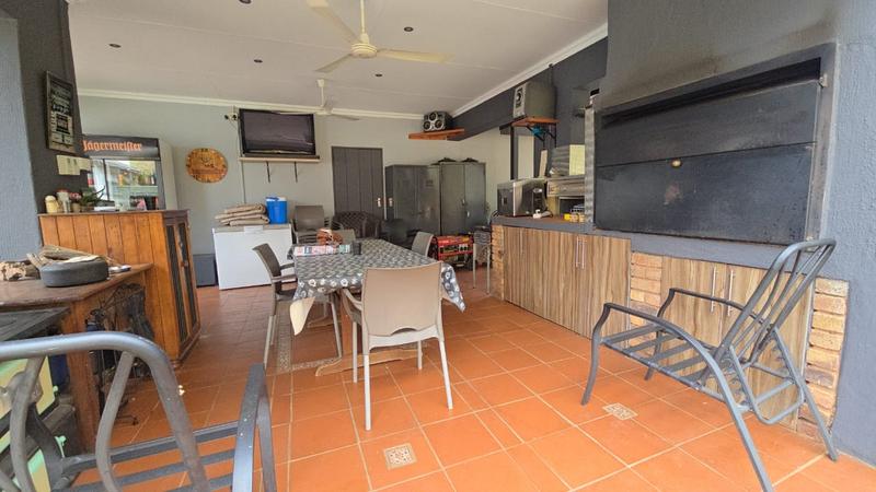 5 Bedroom Property for Sale in Karenpark Gauteng