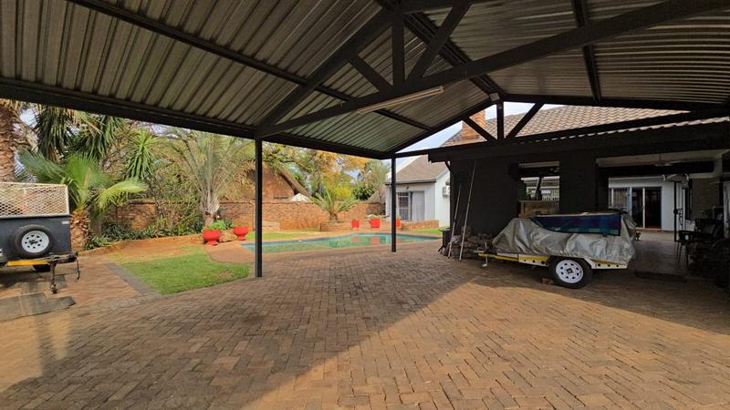 5 Bedroom Property for Sale in Karenpark Gauteng