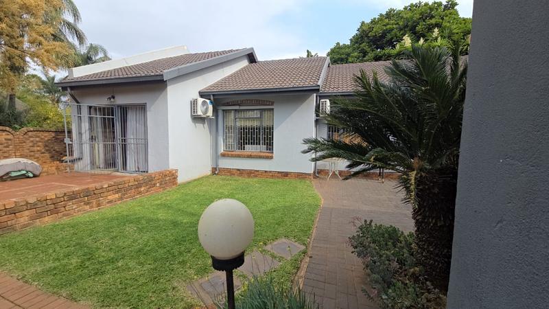 5 Bedroom Property for Sale in Karenpark Gauteng