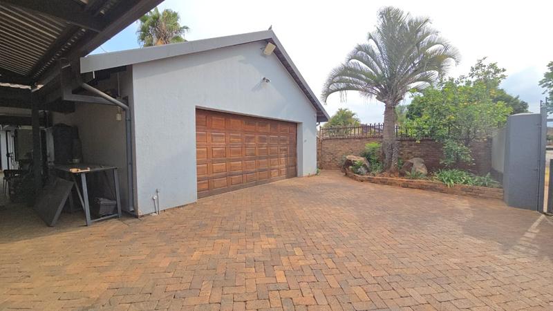 5 Bedroom Property for Sale in Karenpark Gauteng