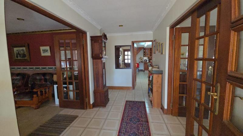 5 Bedroom Property for Sale in Ninapark Gauteng