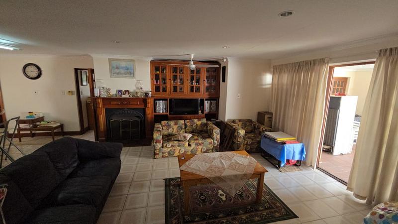 5 Bedroom Property for Sale in Ninapark Gauteng