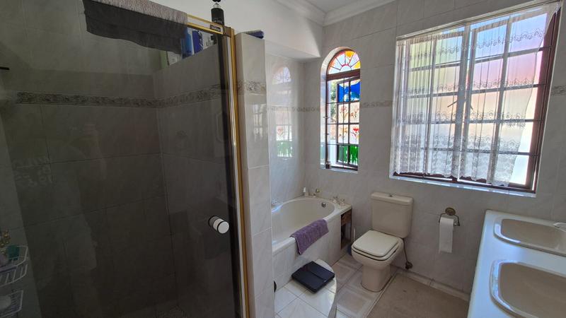 5 Bedroom Property for Sale in Ninapark Gauteng