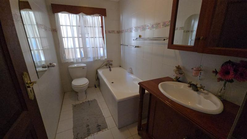 5 Bedroom Property for Sale in Ninapark Gauteng