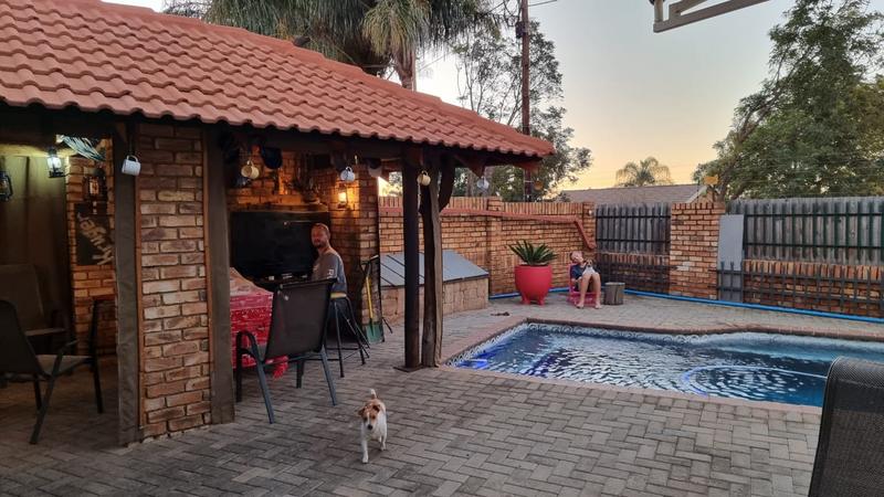 3 Bedroom Property for Sale in Theresa Park Gauteng