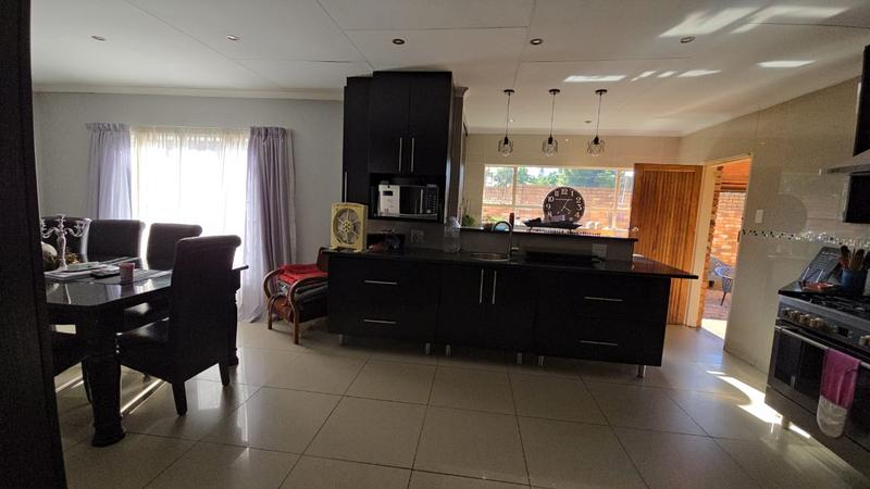 4 Bedroom Property for Sale in Dorandia Gauteng