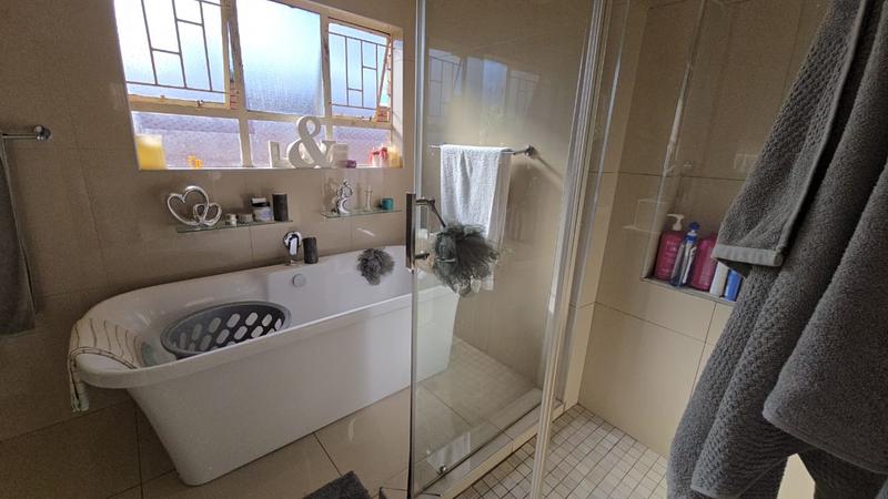 4 Bedroom Property for Sale in Dorandia Gauteng