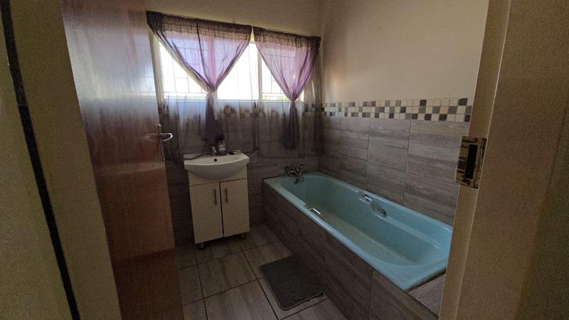 4 Bedroom Property for Sale in Dorandia Gauteng
