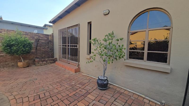 3 Bedroom Property for Sale in Dorandia Gauteng