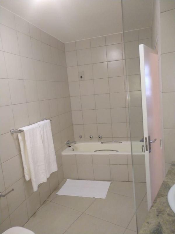 To Let 1 Bedroom Property for Rent in Sandhurst Gauteng