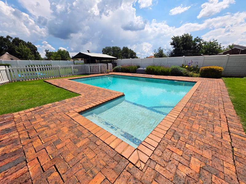 5 Bedroom Property for Sale in Golf Park Gauteng