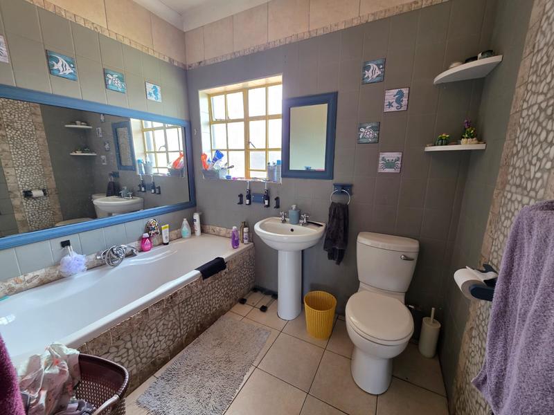 5 Bedroom Property for Sale in Golf Park Gauteng