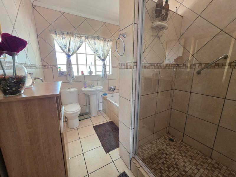5 Bedroom Property for Sale in Golf Park Gauteng