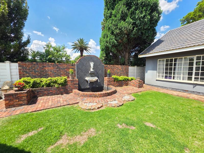 5 Bedroom Property for Sale in Golf Park Gauteng