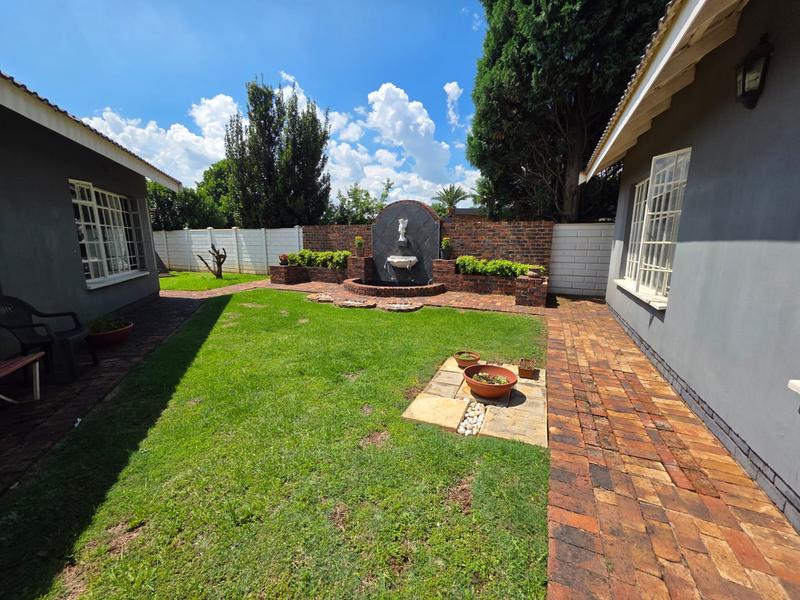 5 Bedroom Property for Sale in Golf Park Gauteng