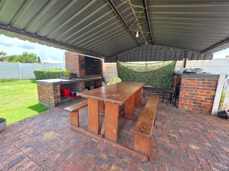 5 Bedroom Property for Sale in Golf Park Gauteng