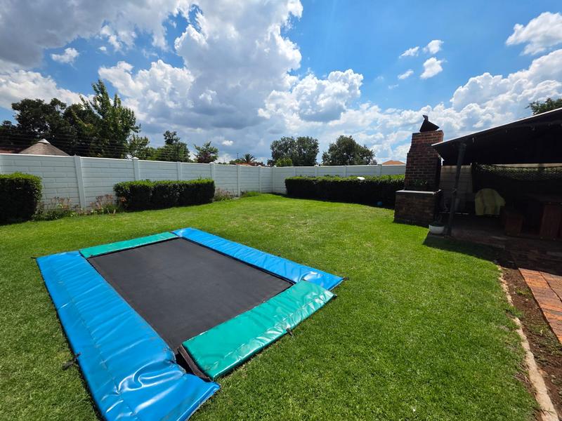 5 Bedroom Property for Sale in Golf Park Gauteng