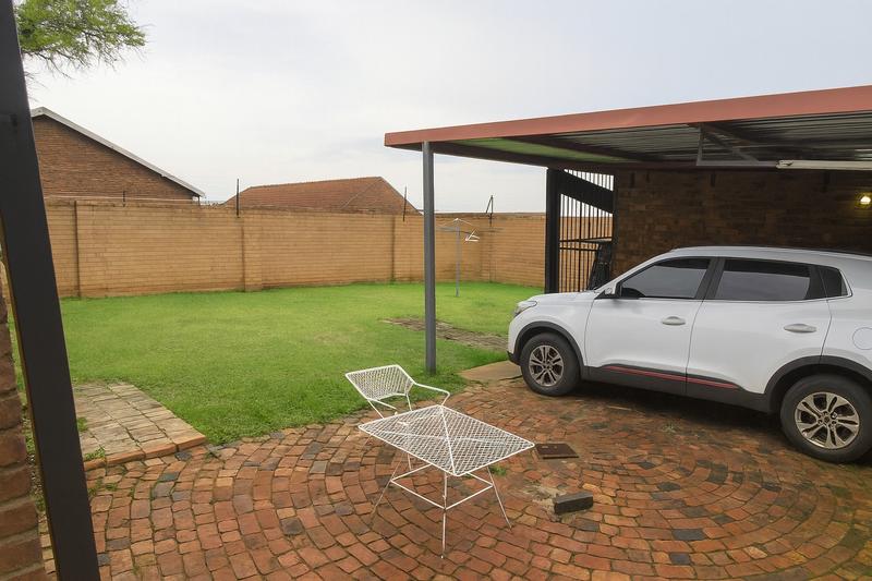 2 Bedroom Property for Sale in Garsfontein Gauteng