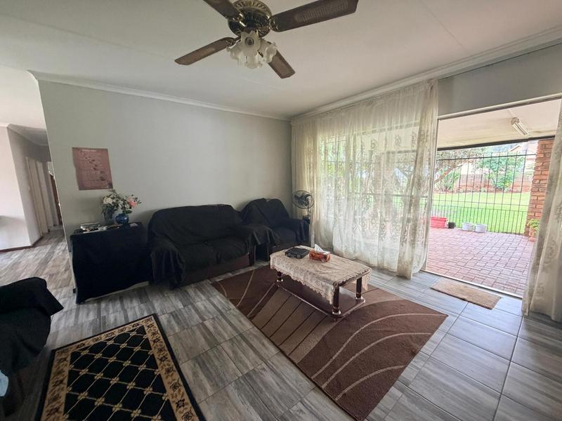 5 Bedroom Property for Sale in Erasmia Gauteng