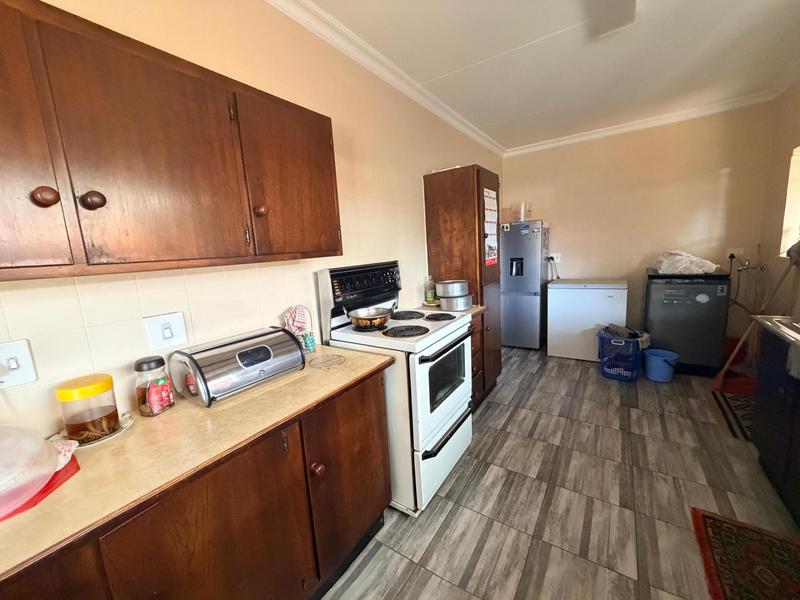 5 Bedroom Property for Sale in Erasmia Gauteng