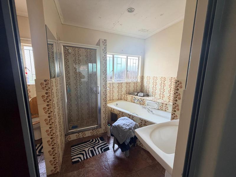 5 Bedroom Property for Sale in Erasmia Gauteng