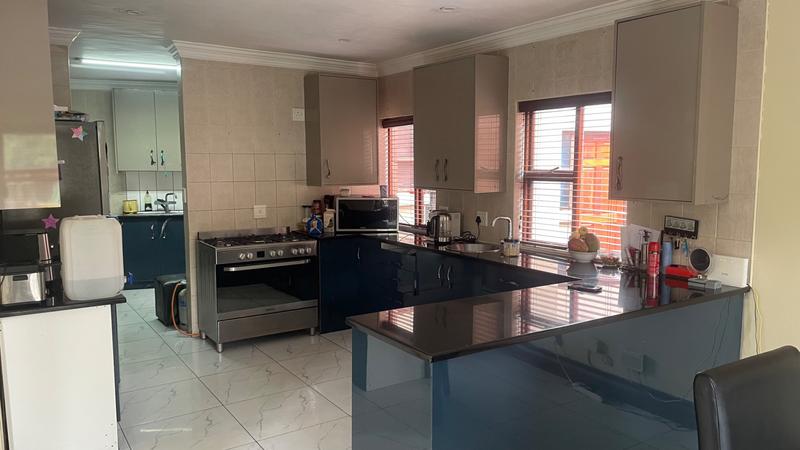 3 Bedroom Property for Sale in Eldoglen Gauteng