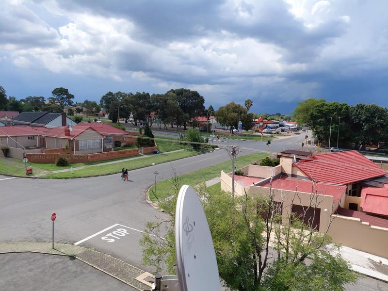 To Let 2 Bedroom Property for Rent in Gillview Gauteng