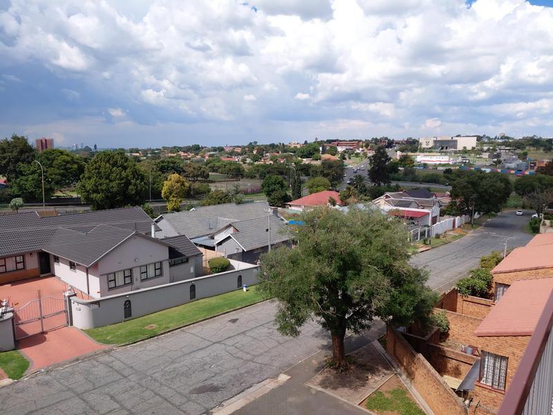 To Let 1 Bedroom Property for Rent in Gillview Gauteng