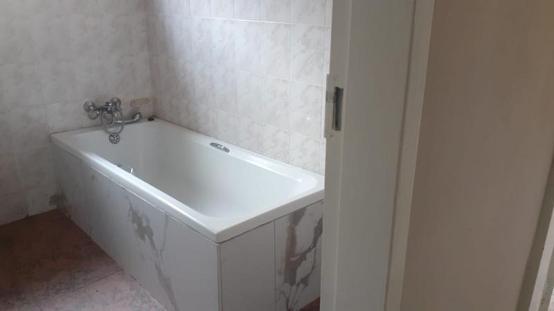 To Let 5 Bedroom Property for Rent in Glenhazel Gauteng