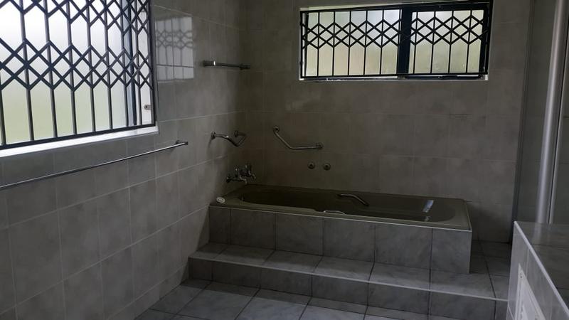 To Let 5 Bedroom Property for Rent in Glenhazel Gauteng