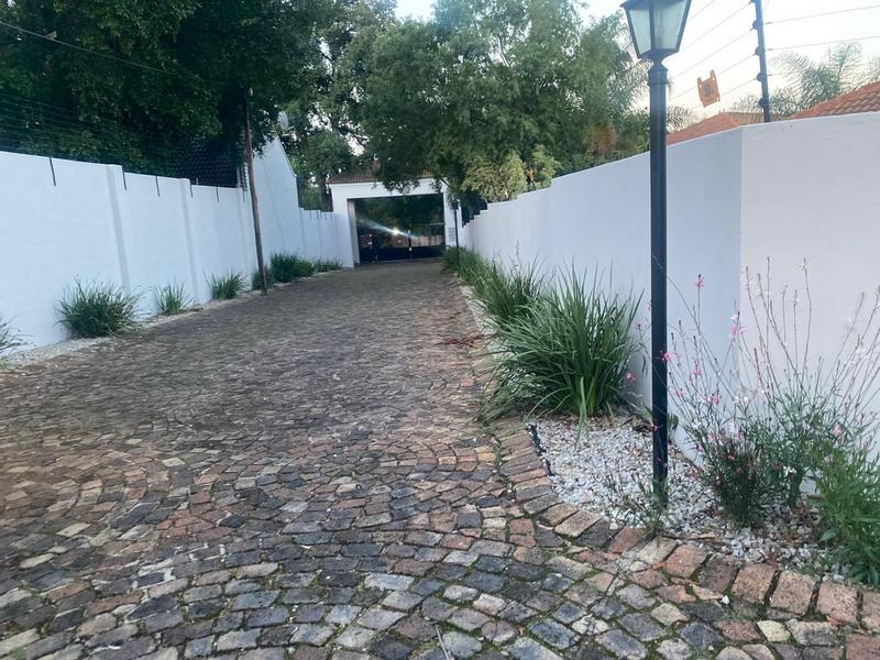 2 Bedroom Property for Sale in Lonehill Gauteng
