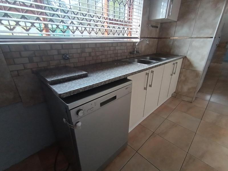 To Let 3 Bedroom Property for Rent in Dawnview Gauteng