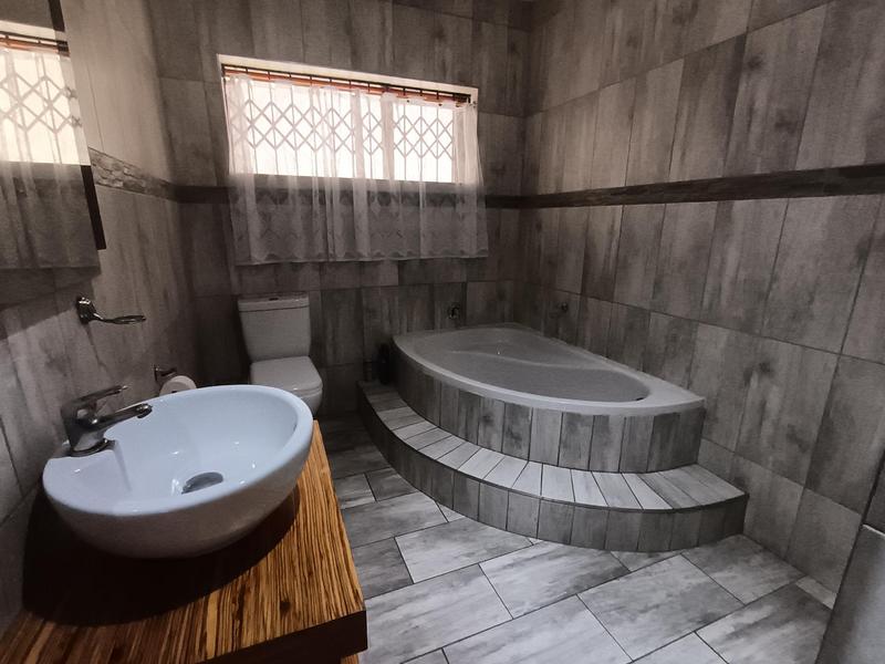 To Let 3 Bedroom Property for Rent in Dawnview Gauteng