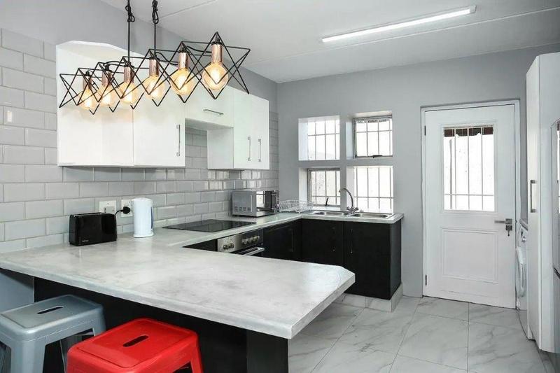 To Let 2 Bedroom Property for Rent in Eltonhill Gauteng