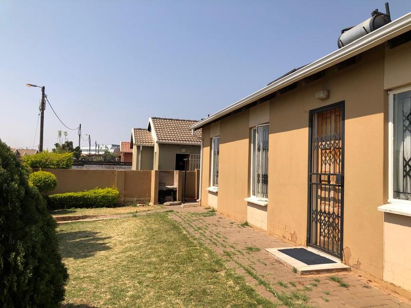 3 Bedroom Property for Sale in Rosslyn Gauteng